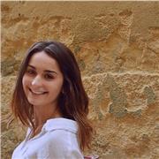 Bachelière et polyvalente dans plusieurs matières comme mathématiques, SVT, anglais, chimie